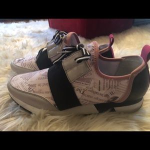 Steve Madden sneaker